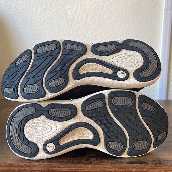 Lululemon Chargefeel Mid Womens Workout Shoe
Black / Anchor / White Size 7 - Picture 7 of 13